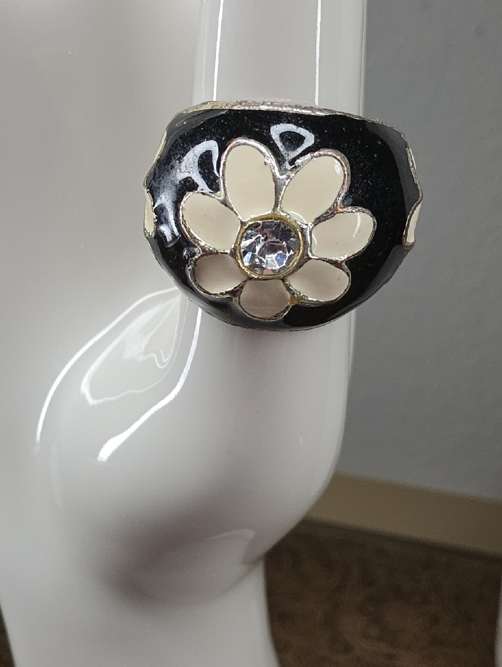 Vintage Bold Dome Silver Black White Enamel Daisy Floral Ring